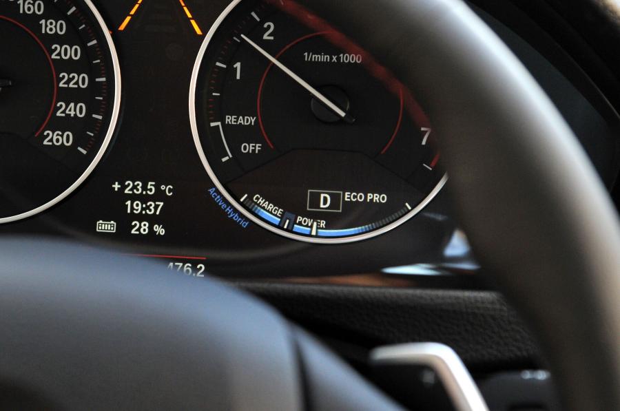  BMW ActiveHybrid 3 2012 года  (фото 18 из 102)